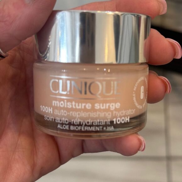 Clinique Smart Night and Moisture Surge bundle- brand new (no box) Full size! - Picture 6 of 8